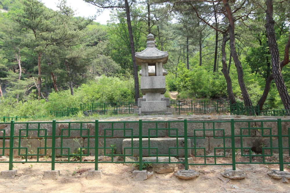 회암사지의 나옹 혜근 선사 승탑의 석등